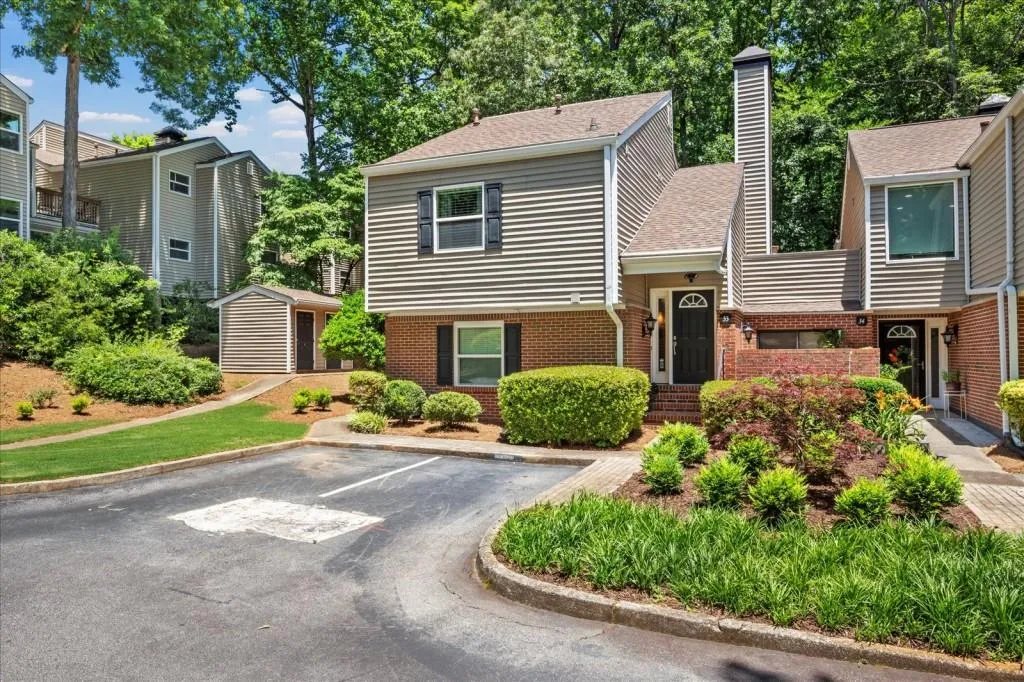 33 Dunwoody Springs Drive Unit 33, Atlanta, Georgia 30338, 2 Bedrooms Bedrooms, ,2 BathroomsBathrooms,Residential,Sold,33 Dunwoody Springs Drive Unit 33,7400369