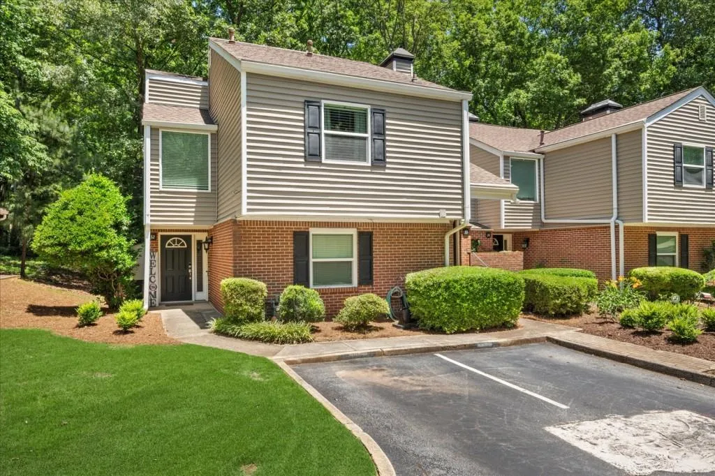 33 Dunwoody Springs Drive Unit 33, Atlanta, Georgia 30338, 2 Bedrooms Bedrooms, ,2 BathroomsBathrooms,Residential,Sold,33 Dunwoody Springs Drive Unit 33,7400369