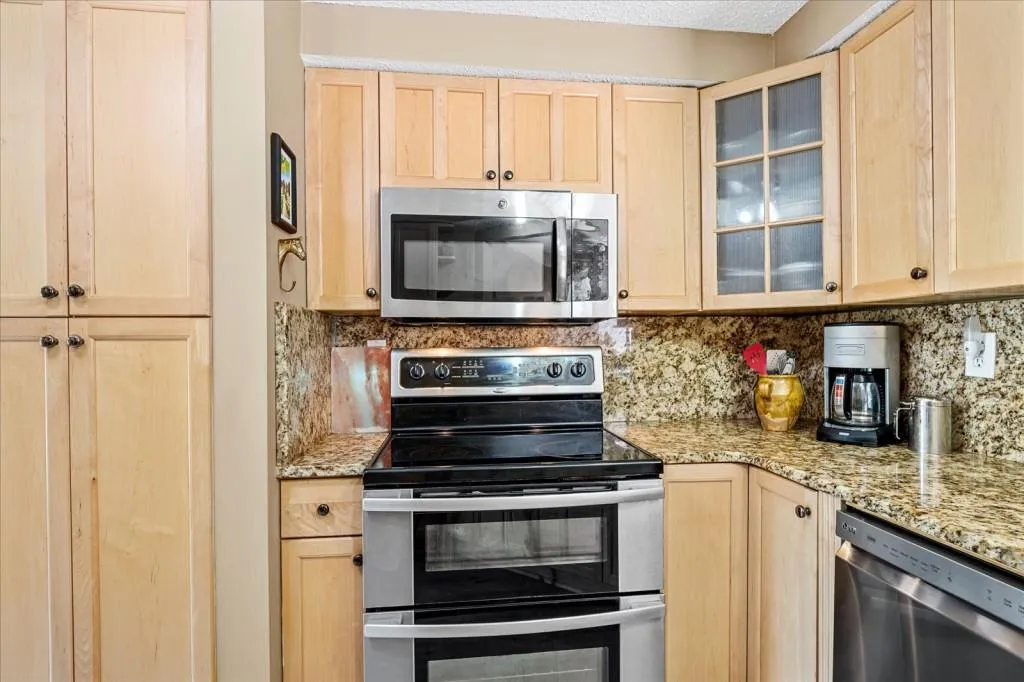 33 Dunwoody Springs Drive Unit 33, Atlanta, Georgia 30338, 2 Bedrooms Bedrooms, ,2 BathroomsBathrooms,Residential,Sold,33 Dunwoody Springs Drive Unit 33,7400369