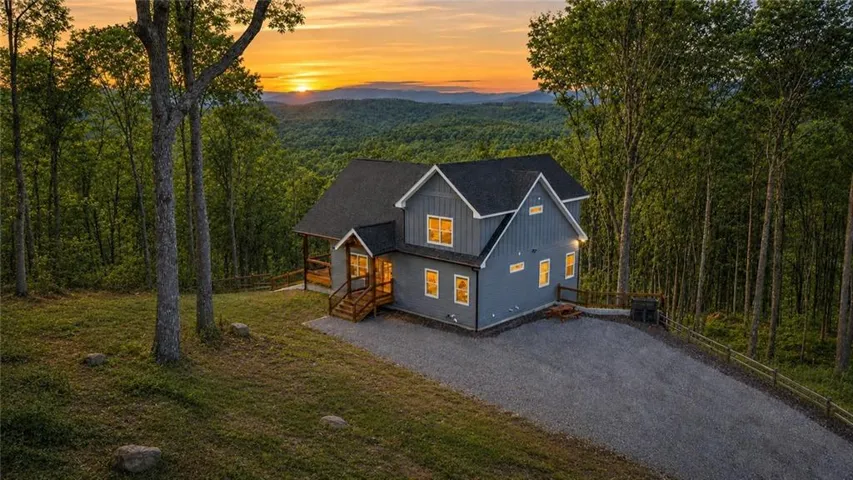 1016 Twisted Oak Road, Talking Rock, Georgia 30175