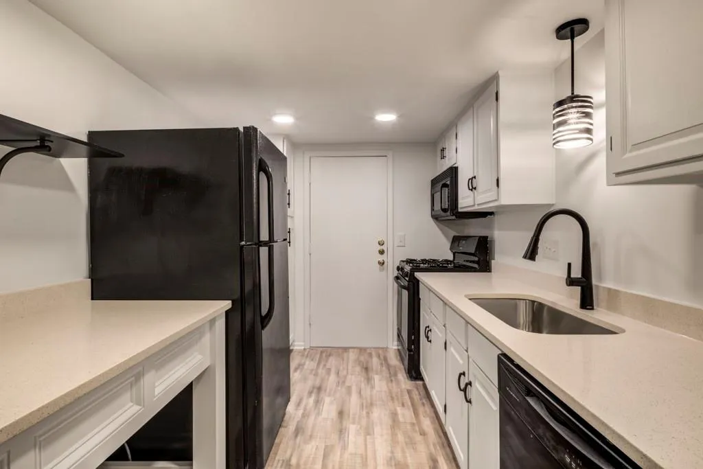 6851 Roswell Road Unit F27, Atlanta, Georgia 30328, 2 Bedrooms Bedrooms, ,2 BathroomsBathrooms,Residential,Sold,6851 Roswell Road Unit F27,7422665