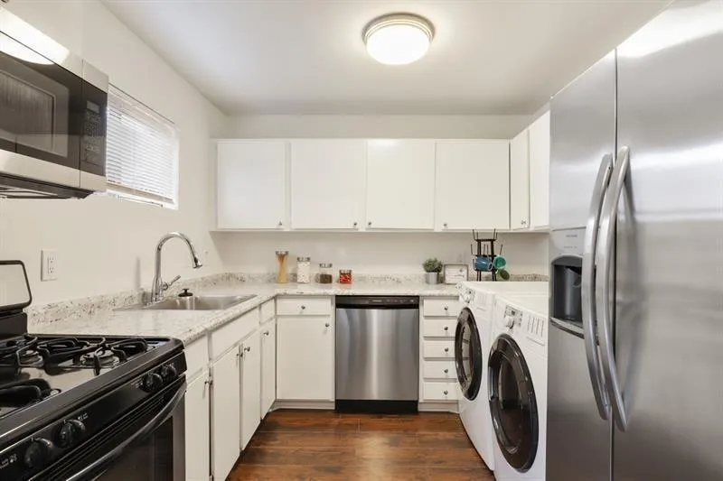 5596 Kingsport Drive, Atlanta, Georgia 30342, 3 Bedrooms Bedrooms, ,2 BathroomsBathrooms,Residential,Sold,5596 Kingsport Drive,6738185