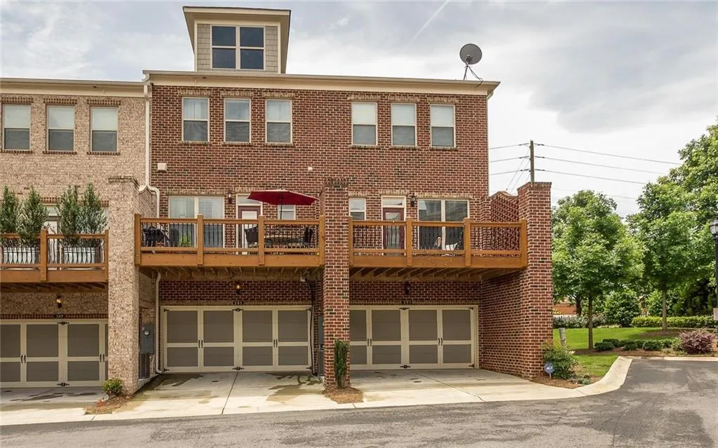 305 Alderwood Lane, Sandy Springs, Georgia 30328, 3 Bedrooms Bedrooms, ,3 BathroomsBathrooms,Residential,Sold,305 Alderwood Lane,5860540