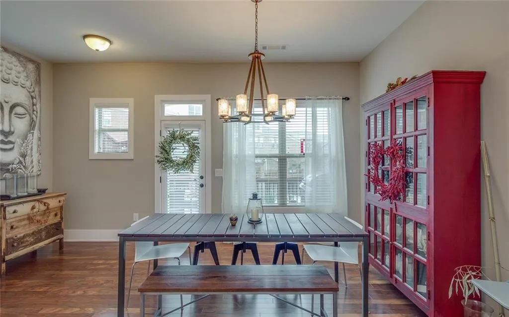 305 Alderwood Lane, Sandy Springs, Georgia 30328, 3 Bedrooms Bedrooms, ,3 BathroomsBathrooms,Residential,Sold,305 Alderwood Lane,5860540