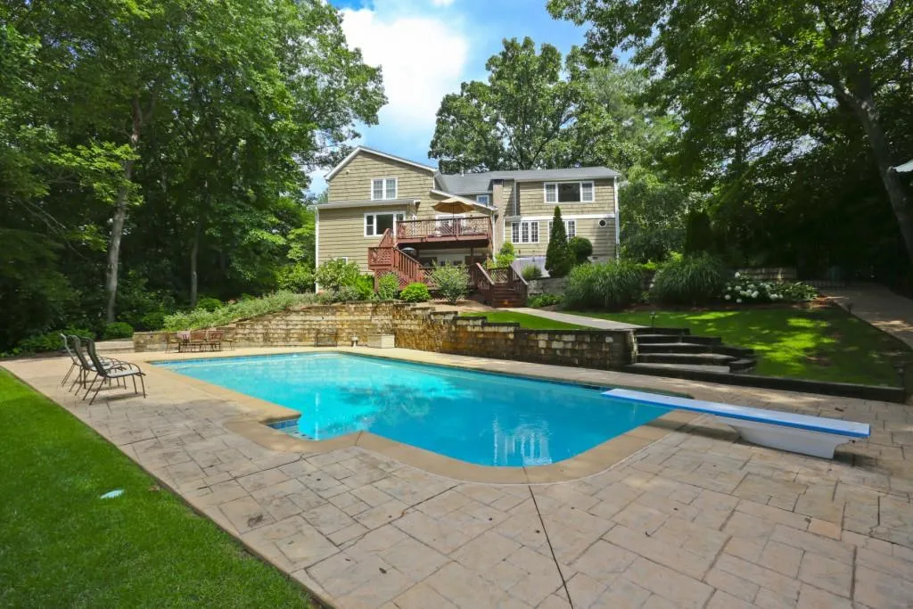 1581 Huntingdon Trail, Sandy Springs, Georgia 30350, 5 Bedrooms Bedrooms, ,5 BathroomsBathrooms,Residential,Sold,1581 Huntingdon Trail,5805247