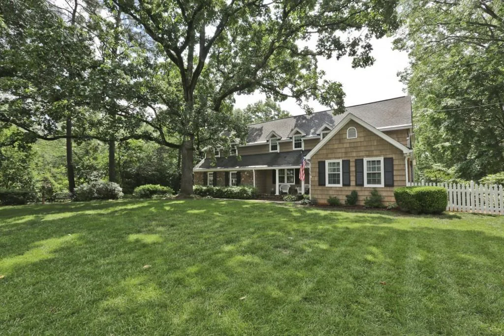 1581 Huntingdon Trail, Sandy Springs, Georgia 30350, 5 Bedrooms Bedrooms, ,5 BathroomsBathrooms,Residential,Sold,1581 Huntingdon Trail,5805247