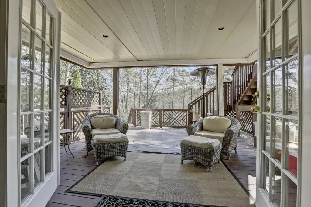 1581 Huntingdon Trail, Sandy Springs, Georgia 30350, 5 Bedrooms Bedrooms, ,5 BathroomsBathrooms,Residential,Sold,1581 Huntingdon Trail,5805247