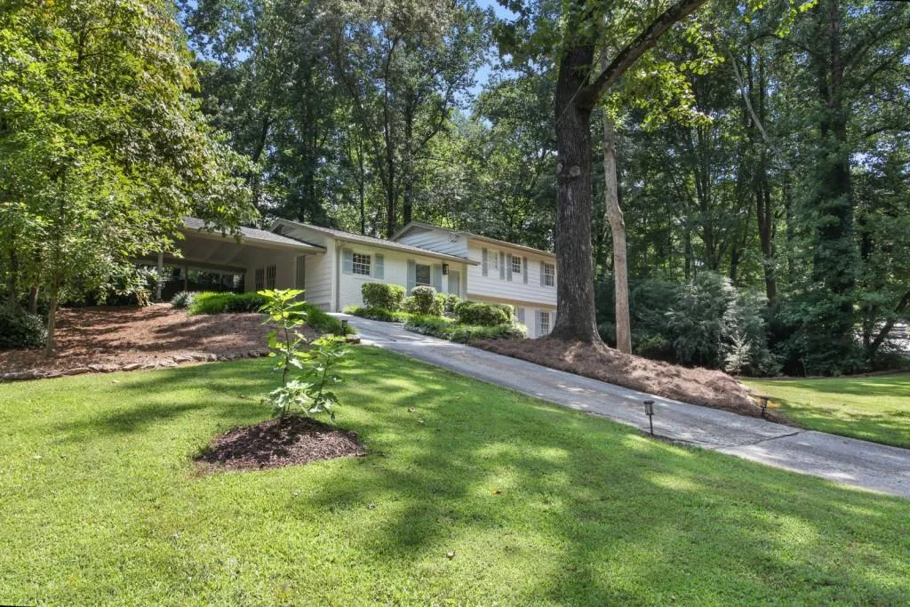 90 Bonnie Lane, Sandy Springs, Georgia 30328, 3 Bedrooms Bedrooms, ,2 BathroomsBathrooms,Residential,Sold,90 Bonnie Lane,6931337