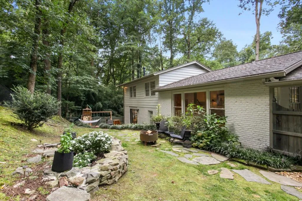 90 Bonnie Lane, Sandy Springs, Georgia 30328, 3 Bedrooms Bedrooms, ,2 BathroomsBathrooms,Residential,Sold,90 Bonnie Lane,6931337