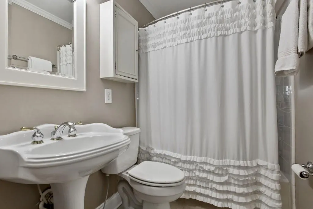 90 Bonnie Lane, Sandy Springs, Georgia 30328, 3 Bedrooms Bedrooms, ,2 BathroomsBathrooms,Residential,Sold,90 Bonnie Lane,6931337