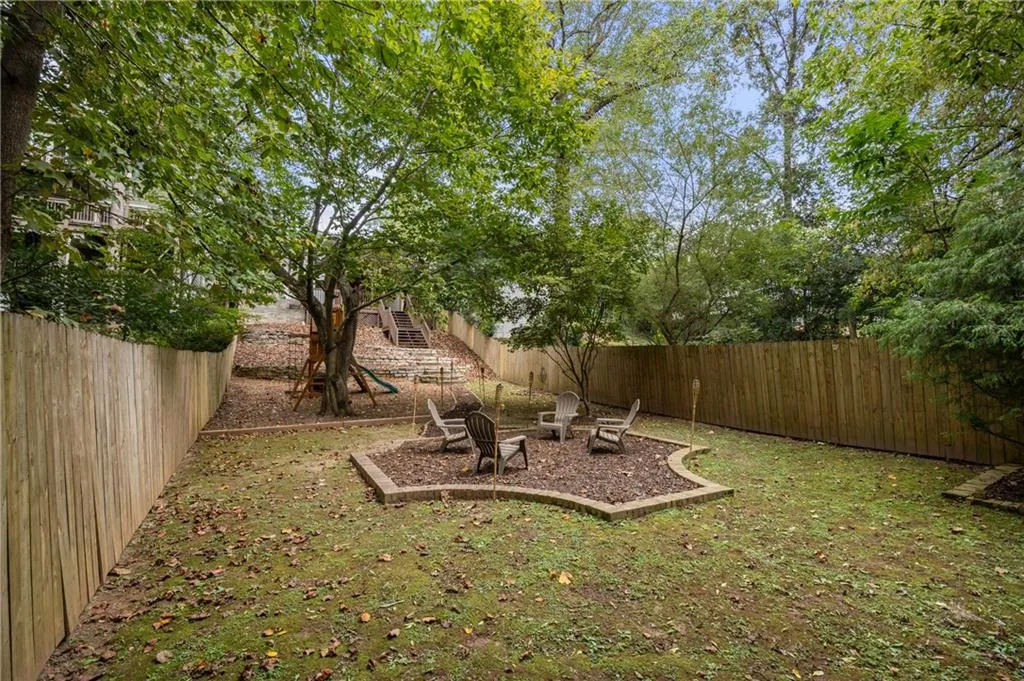 2125 Fairhaven Circle Ne, Atlanta, Georgia 30305, 2 Bedrooms Bedrooms, ,1 BathroomBathrooms,Residential,For Sale,2125 Fairhaven Circle Ne,7664108