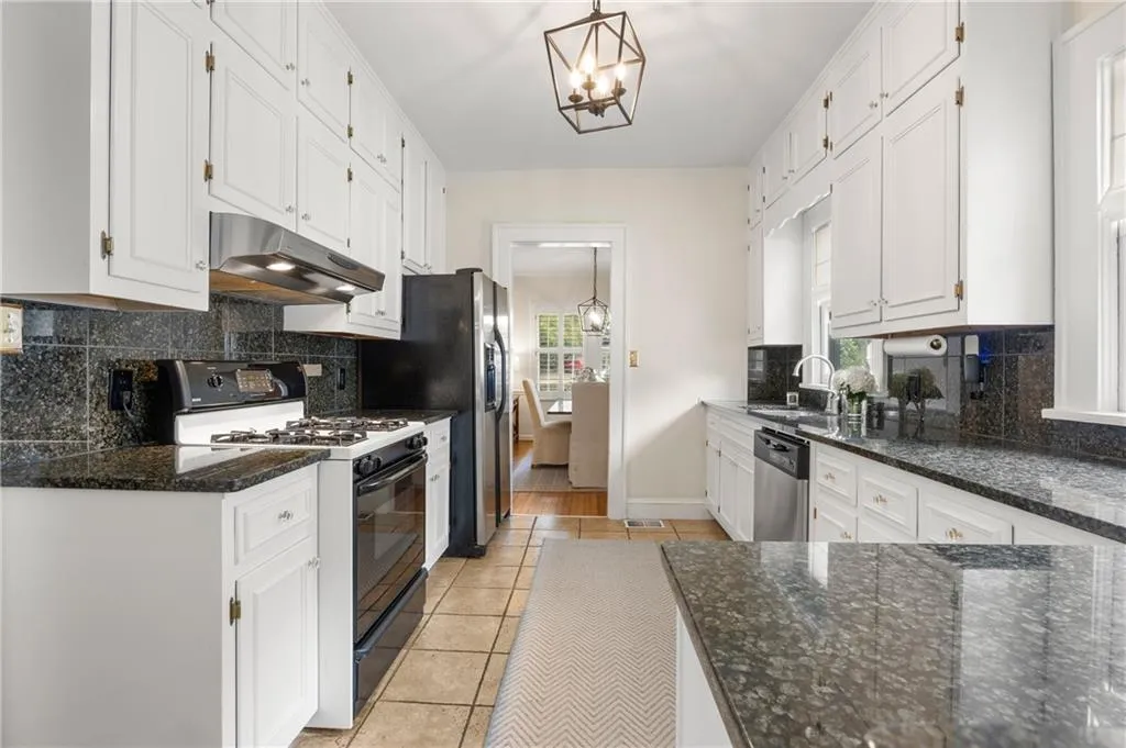 2125 Fairhaven Circle Ne, Atlanta, Georgia 30305, 2 Bedrooms Bedrooms, ,1 BathroomBathrooms,Residential,For Sale,2125 Fairhaven Circle Ne,7664108
