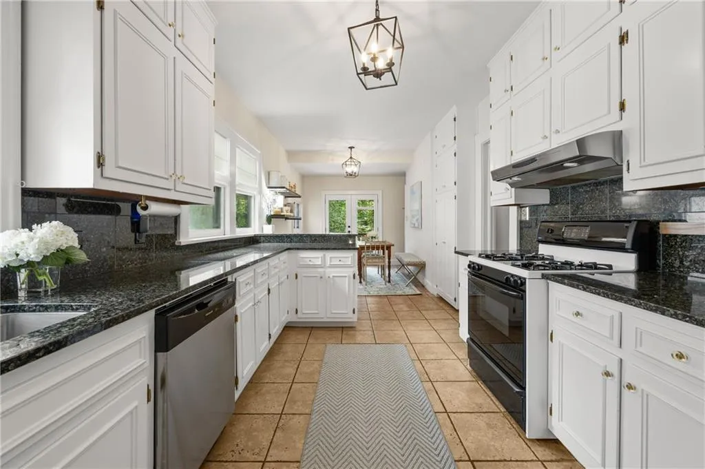 2125 Fairhaven Circle Ne, Atlanta, Georgia 30305, 2 Bedrooms Bedrooms, ,1 BathroomBathrooms,Residential,For Sale,2125 Fairhaven Circle Ne,7664108