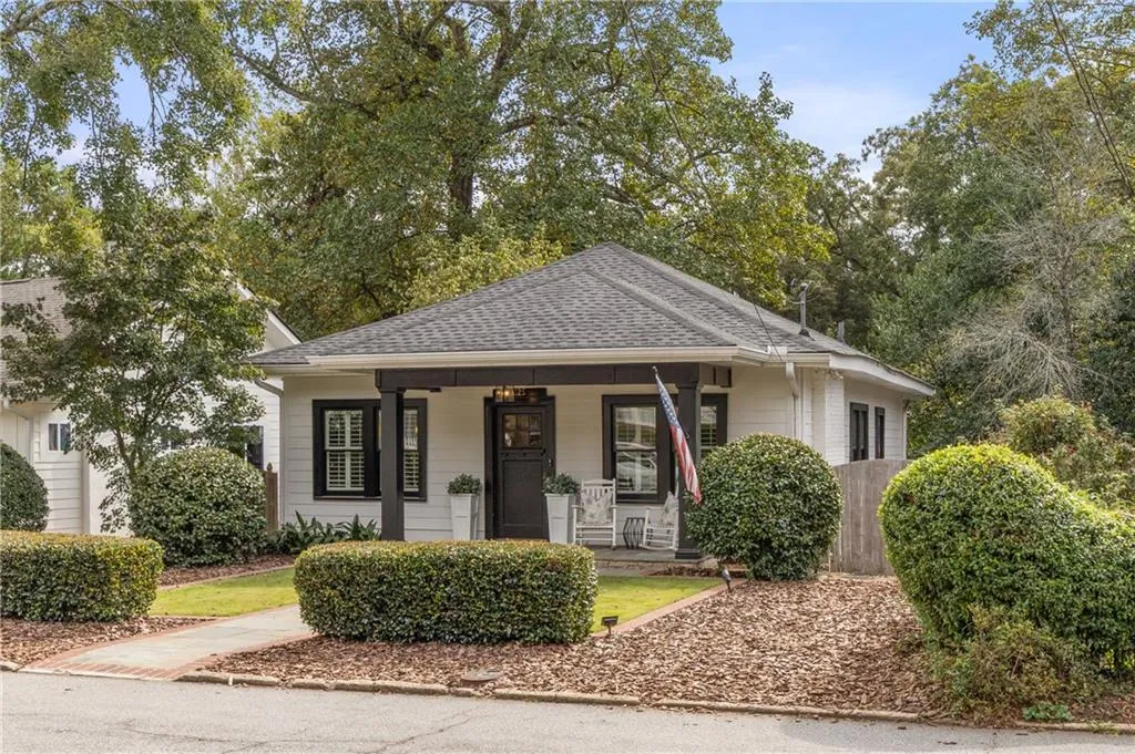 2125 Fairhaven Circle Ne, Atlanta, Georgia 30305, 2 Bedrooms Bedrooms, ,1 BathroomBathrooms,Residential,For Sale,2125 Fairhaven Circle Ne,7664108