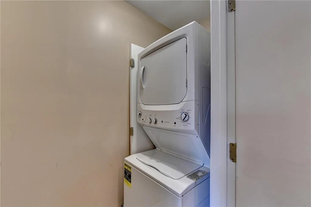 3501 Roswell Road Ne Unit 107, Atlanta, Georgia 30305, 1 Bedroom Bedrooms, 0 ,1 BathroomBathrooms,Residential,For Sale,3501 Roswell Road Ne Unit 107,7848863