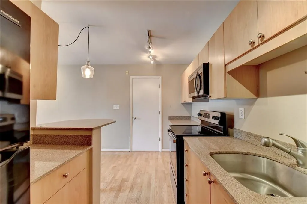 3501 Roswell Road Ne Unit 107, Atlanta, Georgia 30305, 1 Bedroom Bedrooms, 0 ,1 BathroomBathrooms,Residential,For Sale,3501 Roswell Road Ne Unit 107,7848863