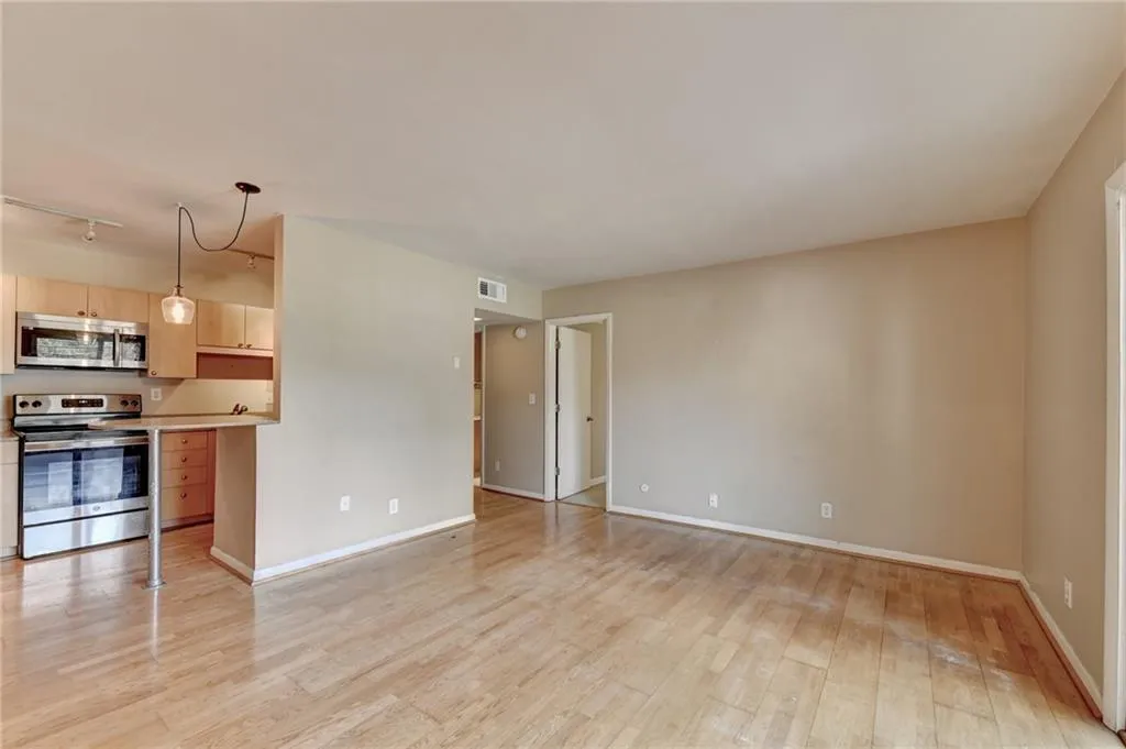 3501 Roswell Road Ne Unit 107, Atlanta, Georgia 30305, 1 Bedroom Bedrooms, 0 ,1 BathroomBathrooms,Residential,For Sale,3501 Roswell Road Ne Unit 107,7848863