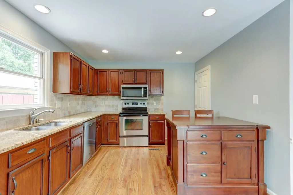 9128 Carroll Manor Drive, Sandy Springs, Georgia 30350, 2 Bedrooms Bedrooms, ,2 BathroomsBathrooms,Residential,Sold,9128 Carroll Manor Drive,6729047