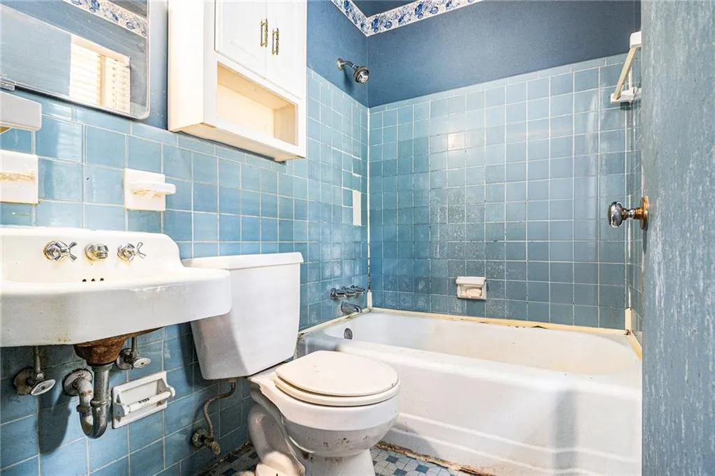 1880 Wellbourne Drive Ne, Atlanta, Georgia 30324, 3 Bedrooms Bedrooms, ,2 BathroomsBathrooms,Residential,For Sale,1880 Wellbourne Drive Ne,7662692