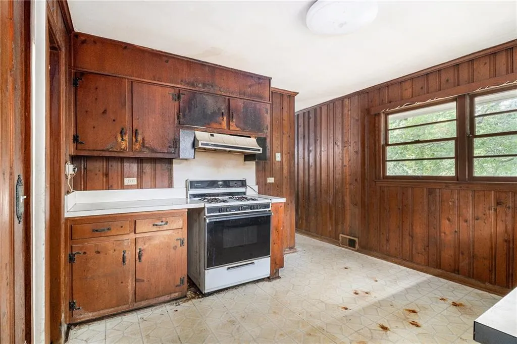 1880 Wellbourne Drive Ne, Atlanta, Georgia 30324, 3 Bedrooms Bedrooms, ,2 BathroomsBathrooms,Residential,For Sale,1880 Wellbourne Drive Ne,7662692