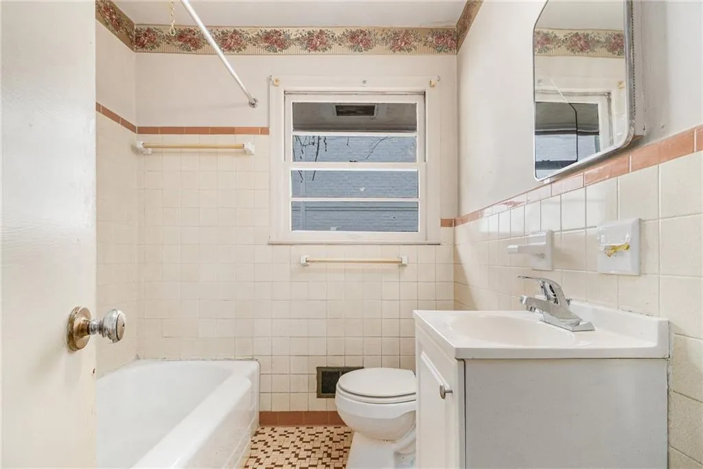 1880 Wellbourne Drive Ne, Atlanta, Georgia 30324, 3 Bedrooms Bedrooms, ,2 BathroomsBathrooms,Residential,For Sale,1880 Wellbourne Drive Ne,7662692