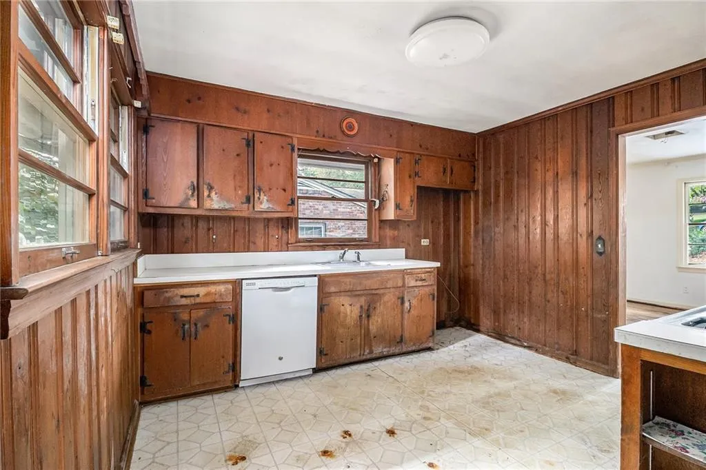 1880 Wellbourne Drive Ne, Atlanta, Georgia 30324, 3 Bedrooms Bedrooms, ,2 BathroomsBathrooms,Residential,For Sale,1880 Wellbourne Drive Ne,7662692