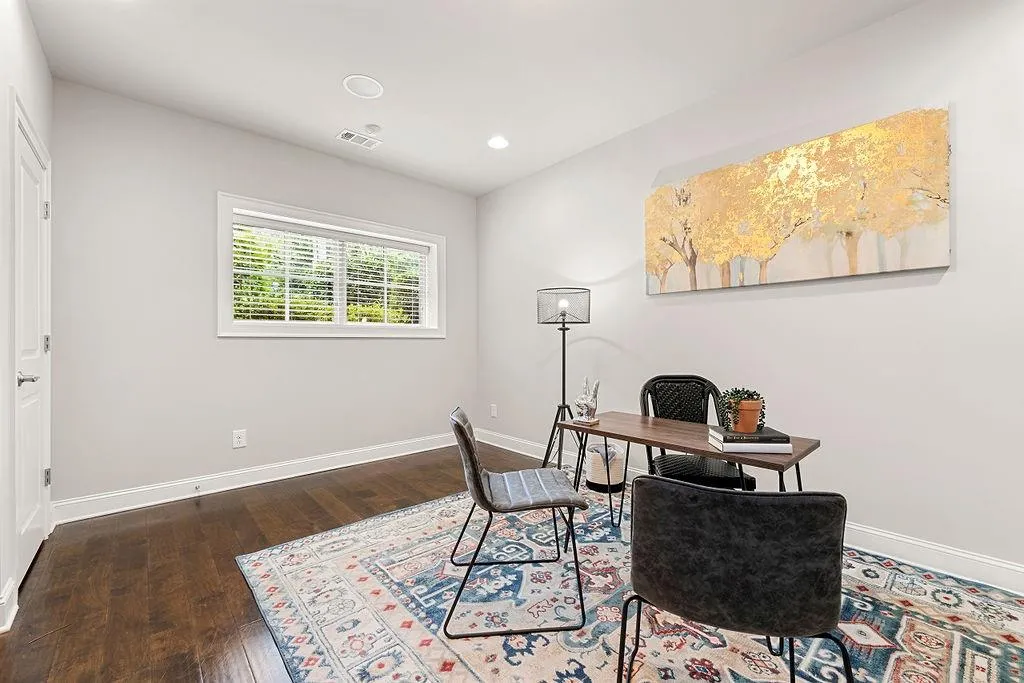 4755 Roswell Road, Sandy Springs, Georgia 30342, 2 Bedrooms Bedrooms, ,2 BathroomsBathrooms,Residential,Sold,4755 Roswell Road,7095954