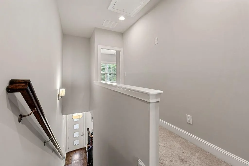 4755 Roswell Road, Sandy Springs, Georgia 30342, 2 Bedrooms Bedrooms, ,2 BathroomsBathrooms,Residential,Sold,4755 Roswell Road,7095954