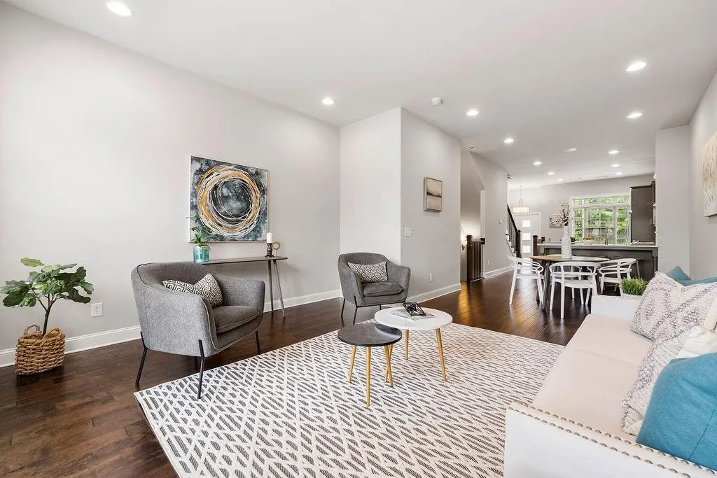 4755 Roswell Road, Sandy Springs, Georgia 30342, 2 Bedrooms Bedrooms, ,2 BathroomsBathrooms,Residential,Sold,4755 Roswell Road,7095954