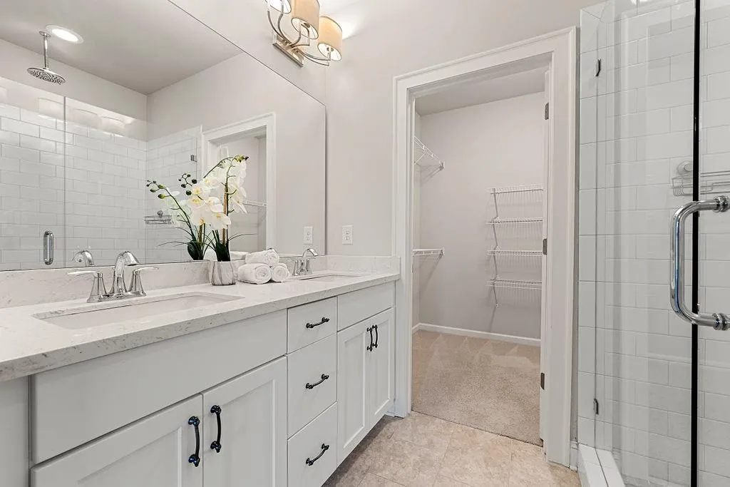 4755 Roswell Road, Sandy Springs, Georgia 30342, 2 Bedrooms Bedrooms, ,2 BathroomsBathrooms,Residential,Sold,4755 Roswell Road,7095954