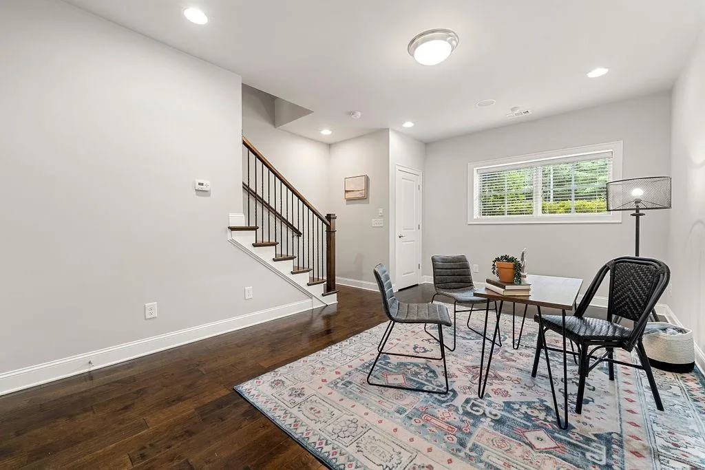 4755 Roswell Road, Sandy Springs, Georgia 30342, 2 Bedrooms Bedrooms, ,2 BathroomsBathrooms,Residential,Sold,4755 Roswell Road,7095954