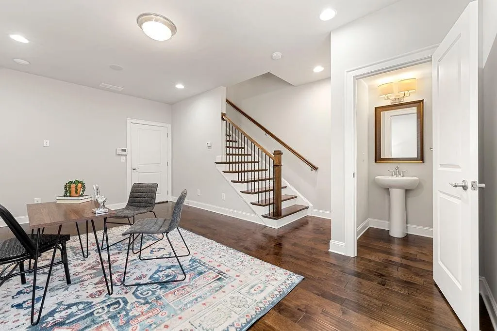 4755 Roswell Road, Sandy Springs, Georgia 30342, 2 Bedrooms Bedrooms, ,2 BathroomsBathrooms,Residential,Sold,4755 Roswell Road,7095954