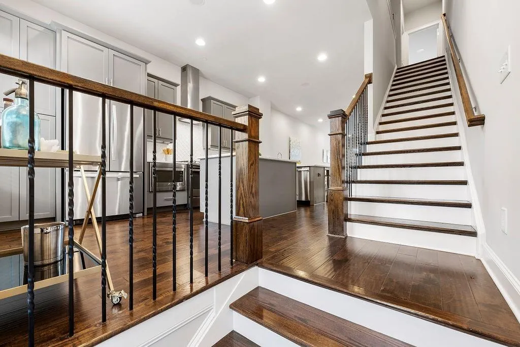 4755 Roswell Road, Sandy Springs, Georgia 30342, 2 Bedrooms Bedrooms, ,2 BathroomsBathrooms,Residential,Sold,4755 Roswell Road,7095954