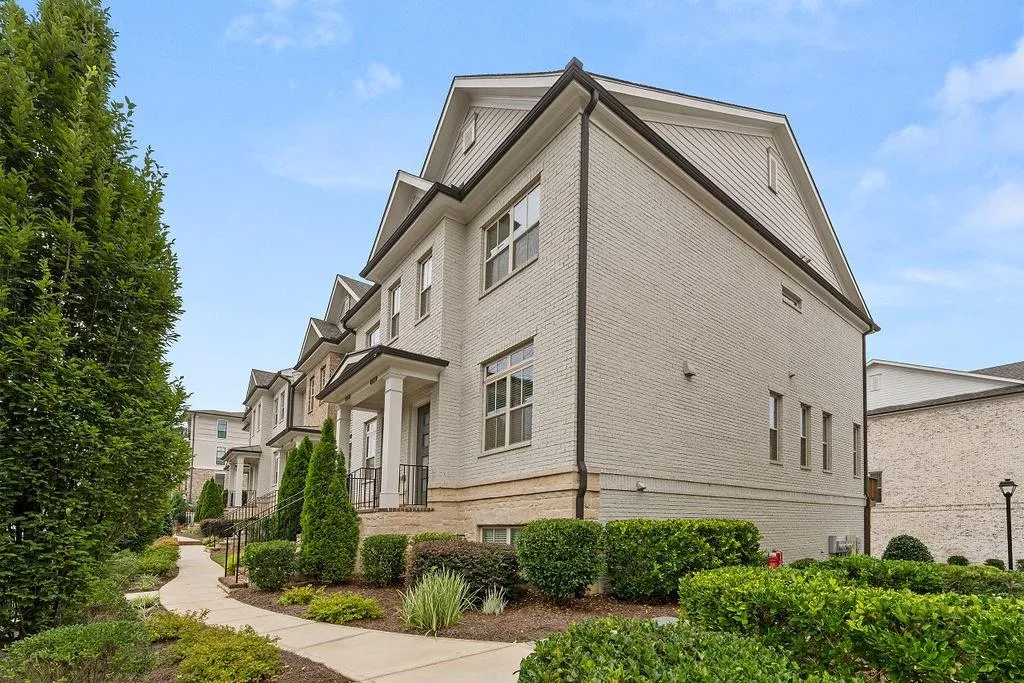 4755 Roswell Road, Sandy Springs, Georgia 30342, 2 Bedrooms Bedrooms, ,2 BathroomsBathrooms,Residential,Sold,4755 Roswell Road,7095954