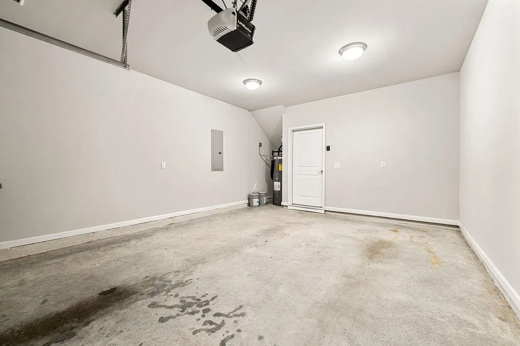 4755 Roswell Road, Sandy Springs, Georgia 30342, 2 Bedrooms Bedrooms, ,2 BathroomsBathrooms,Residential,Sold,4755 Roswell Road,7095954