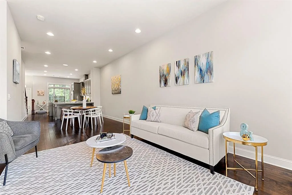 4755 Roswell Road, Sandy Springs, Georgia 30342, 2 Bedrooms Bedrooms, ,2 BathroomsBathrooms,Residential,Sold,4755 Roswell Road,7095954