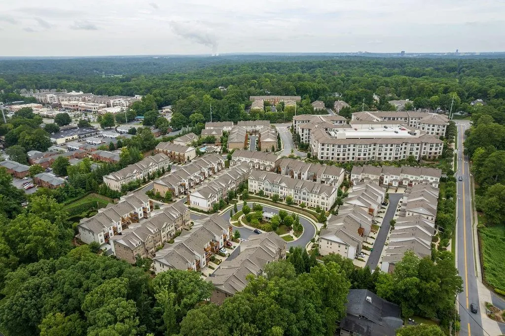 4755 Roswell Road, Sandy Springs, Georgia 30342, 2 Bedrooms Bedrooms, ,2 BathroomsBathrooms,Residential,Sold,4755 Roswell Road,7095954