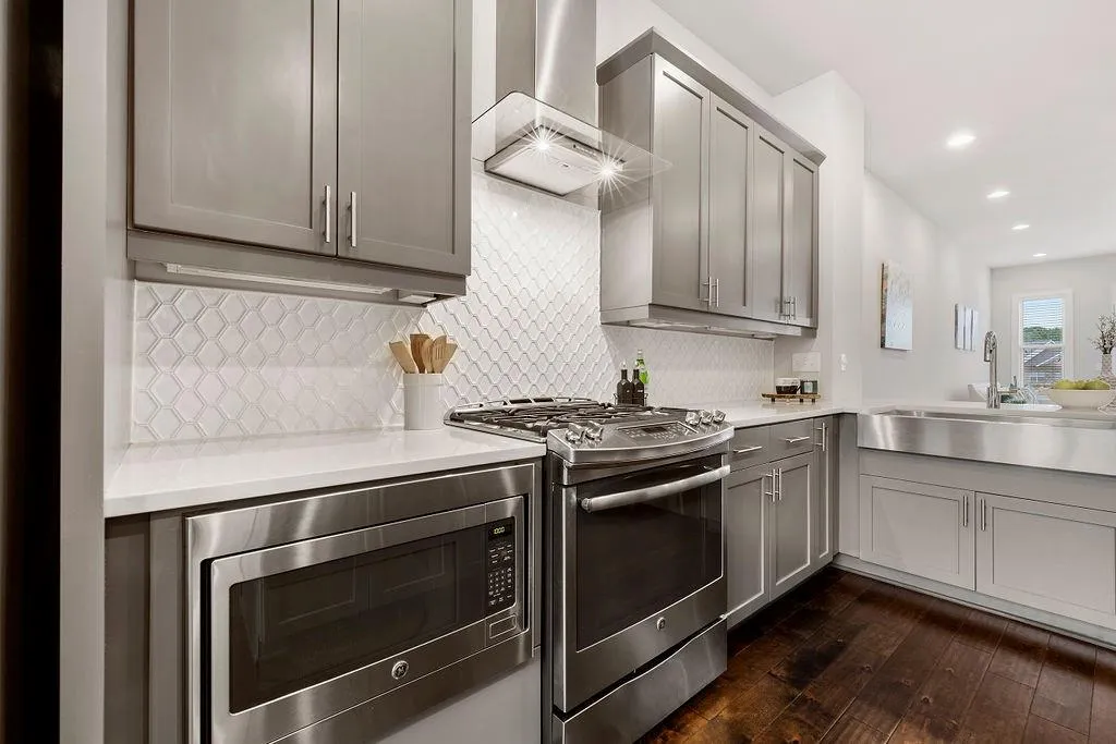 4755 Roswell Road, Sandy Springs, Georgia 30342, 2 Bedrooms Bedrooms, ,2 BathroomsBathrooms,Residential,Sold,4755 Roswell Road,7095954