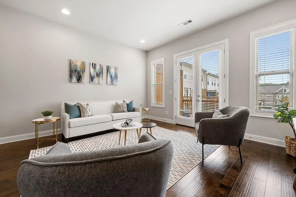 4755 Roswell Road, Sandy Springs, Georgia 30342, 2 Bedrooms Bedrooms, ,2 BathroomsBathrooms,Residential,Sold,4755 Roswell Road,7095954