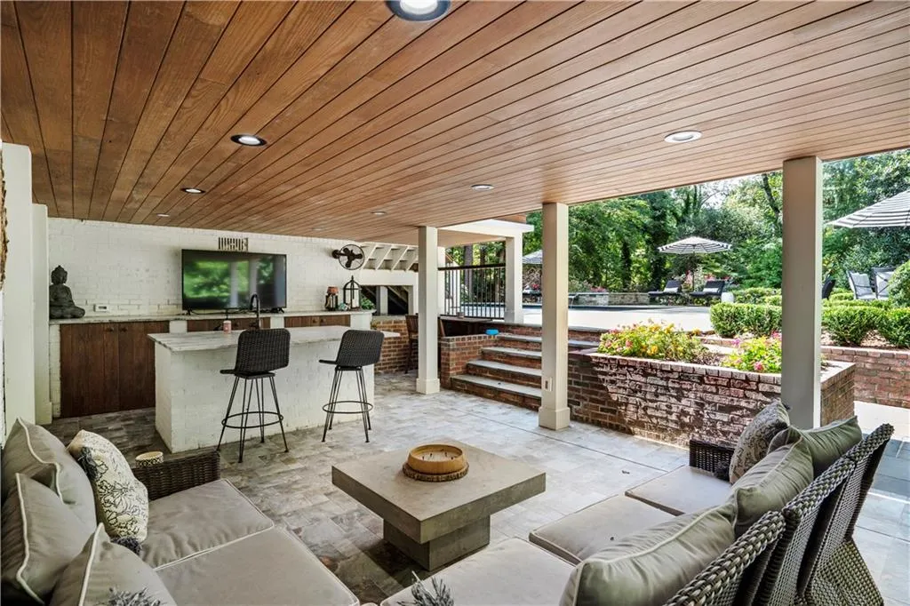 70 Old Powers Place, Atlanta, Georgia 30327, 4 Bedrooms Bedrooms, ,3 BathroomsBathrooms,Residential,Sold,70 Old Powers Place,6953256