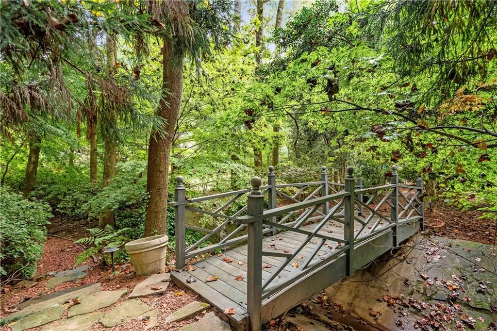 70 Old Powers Place, Atlanta, Georgia 30327, 4 Bedrooms Bedrooms, ,3 BathroomsBathrooms,Residential,Sold,70 Old Powers Place,6953256