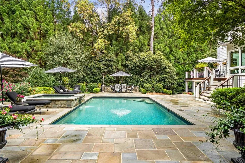 70 Old Powers Place, Atlanta, Georgia 30327, 4 Bedrooms Bedrooms, ,3 BathroomsBathrooms,Residential,Sold,70 Old Powers Place,6953256