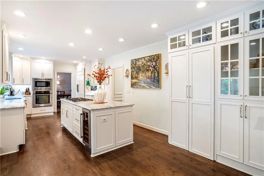 70 Old Powers Place, Atlanta, Georgia 30327, 4 Bedrooms Bedrooms, ,3 BathroomsBathrooms,Residential,Sold,70 Old Powers Place,6953256