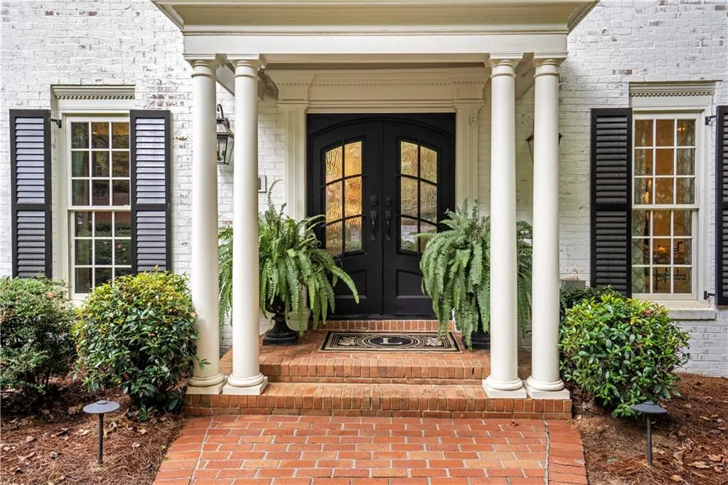 70 Old Powers Place, Atlanta, Georgia 30327, 4 Bedrooms Bedrooms, ,3 BathroomsBathrooms,Residential,Sold,70 Old Powers Place,6953256