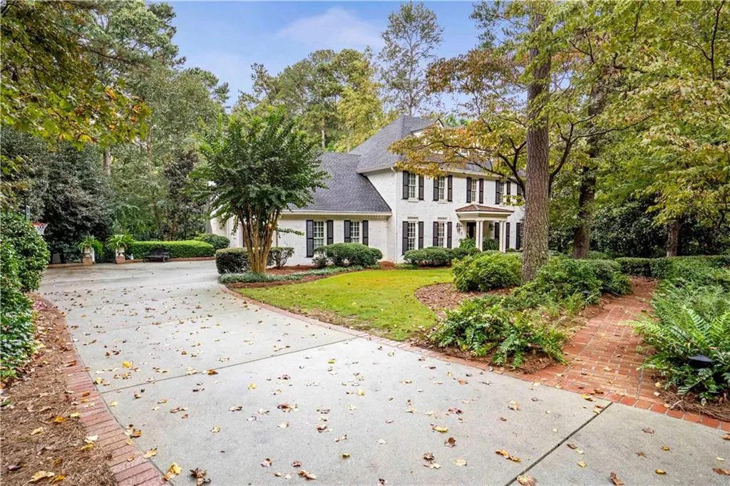 70 Old Powers Place, Atlanta, Georgia 30327, 4 Bedrooms Bedrooms, ,3 BathroomsBathrooms,Residential,Sold,70 Old Powers Place,6953256