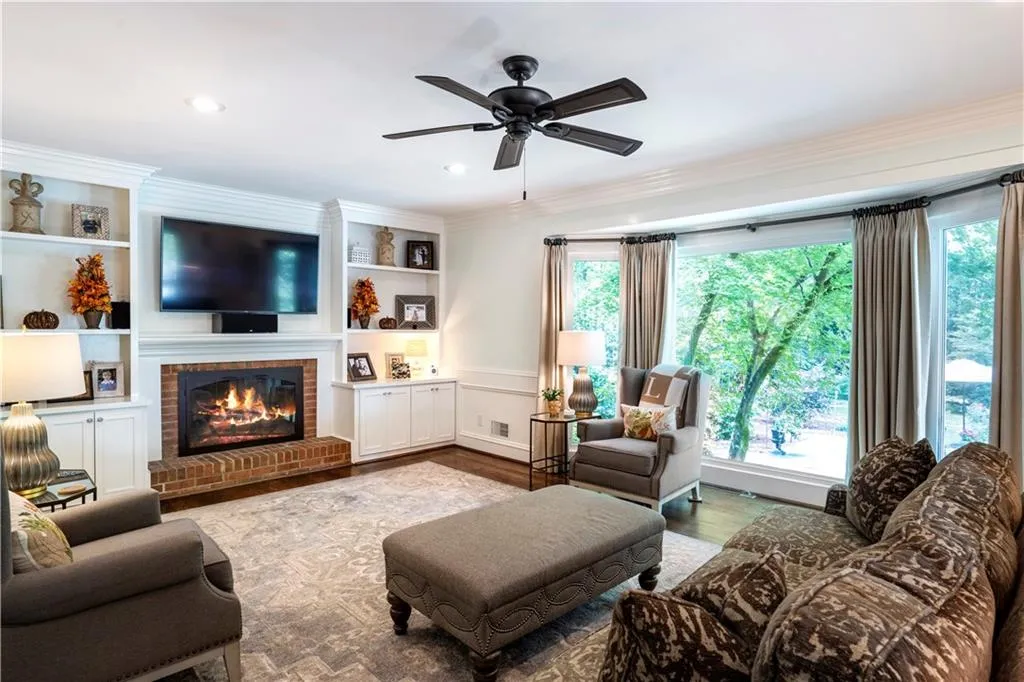 70 Old Powers Place, Atlanta, Georgia 30327, 4 Bedrooms Bedrooms, ,3 BathroomsBathrooms,Residential,Sold,70 Old Powers Place,6953256