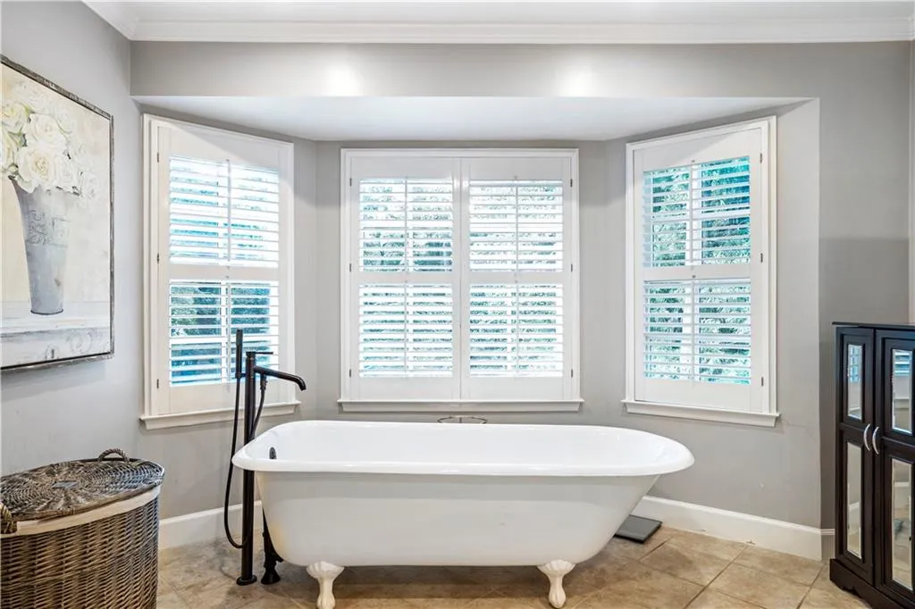 70 Old Powers Place, Atlanta, Georgia 30327, 4 Bedrooms Bedrooms, ,3 BathroomsBathrooms,Residential,Sold,70 Old Powers Place,6953256