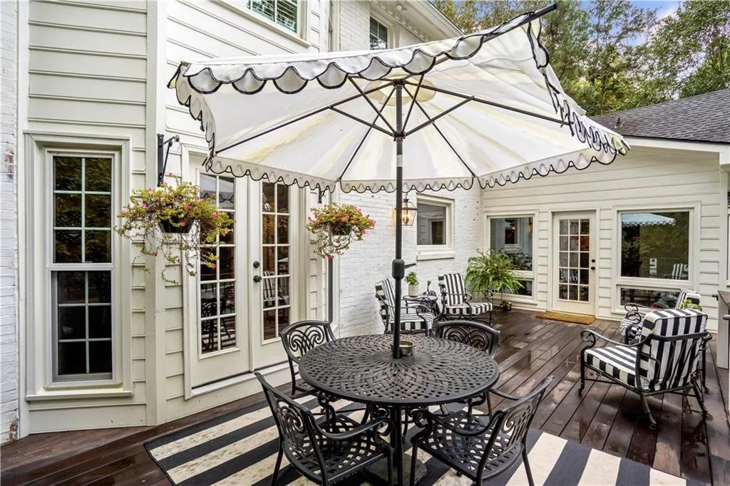 70 Old Powers Place, Atlanta, Georgia 30327, 4 Bedrooms Bedrooms, ,3 BathroomsBathrooms,Residential,Sold,70 Old Powers Place,6953256