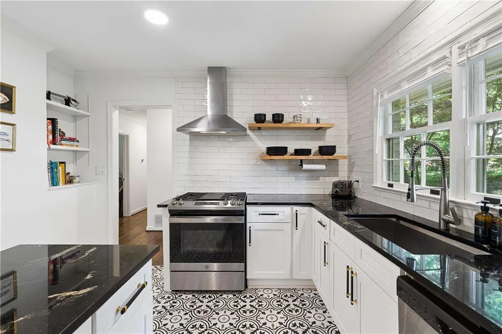 6748 Brandon Mill Road, Sandy Springs, Georgia 30328, 5 Bedrooms Bedrooms, ,3 BathroomsBathrooms,Residential,For Sale,6748 Brandon Mill Road,7758147