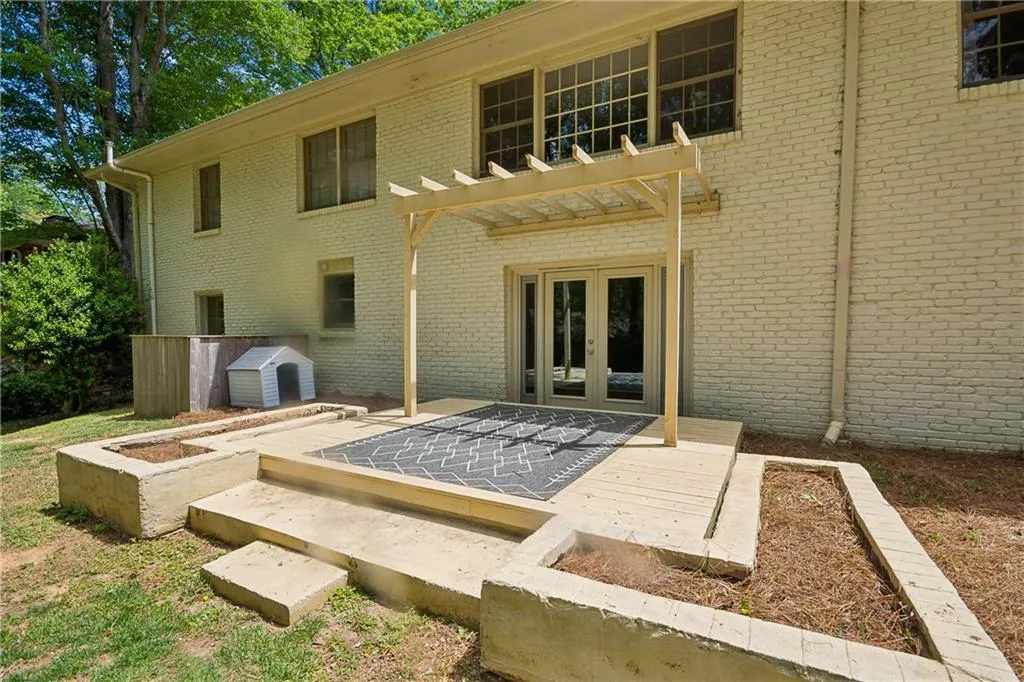 6748 Brandon Mill Road, Sandy Springs, Georgia 30328, 5 Bedrooms Bedrooms, ,3 BathroomsBathrooms,Residential,For Sale,6748 Brandon Mill Road,7758147